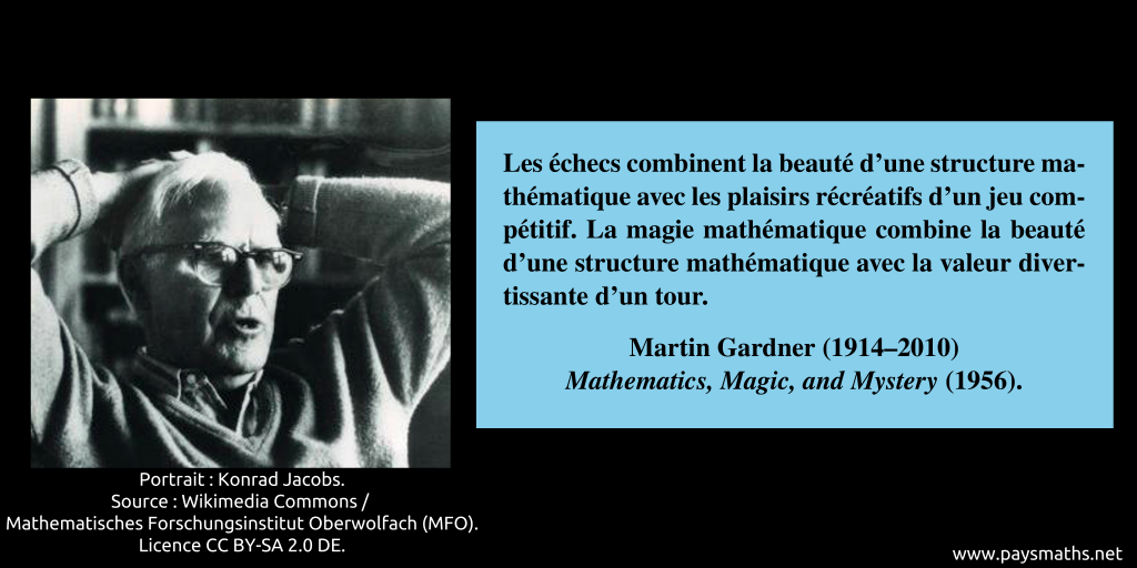 Portrait photographique de Martin Gardner, et une citation : "Les échecs combinent la beauté d'une structure mathématique avec les plaisirs récréatifs d'un jeu compétitif. La magie mathématique combine la beauté d'une structure mathématique avec la valeur divertissante d'un tour."